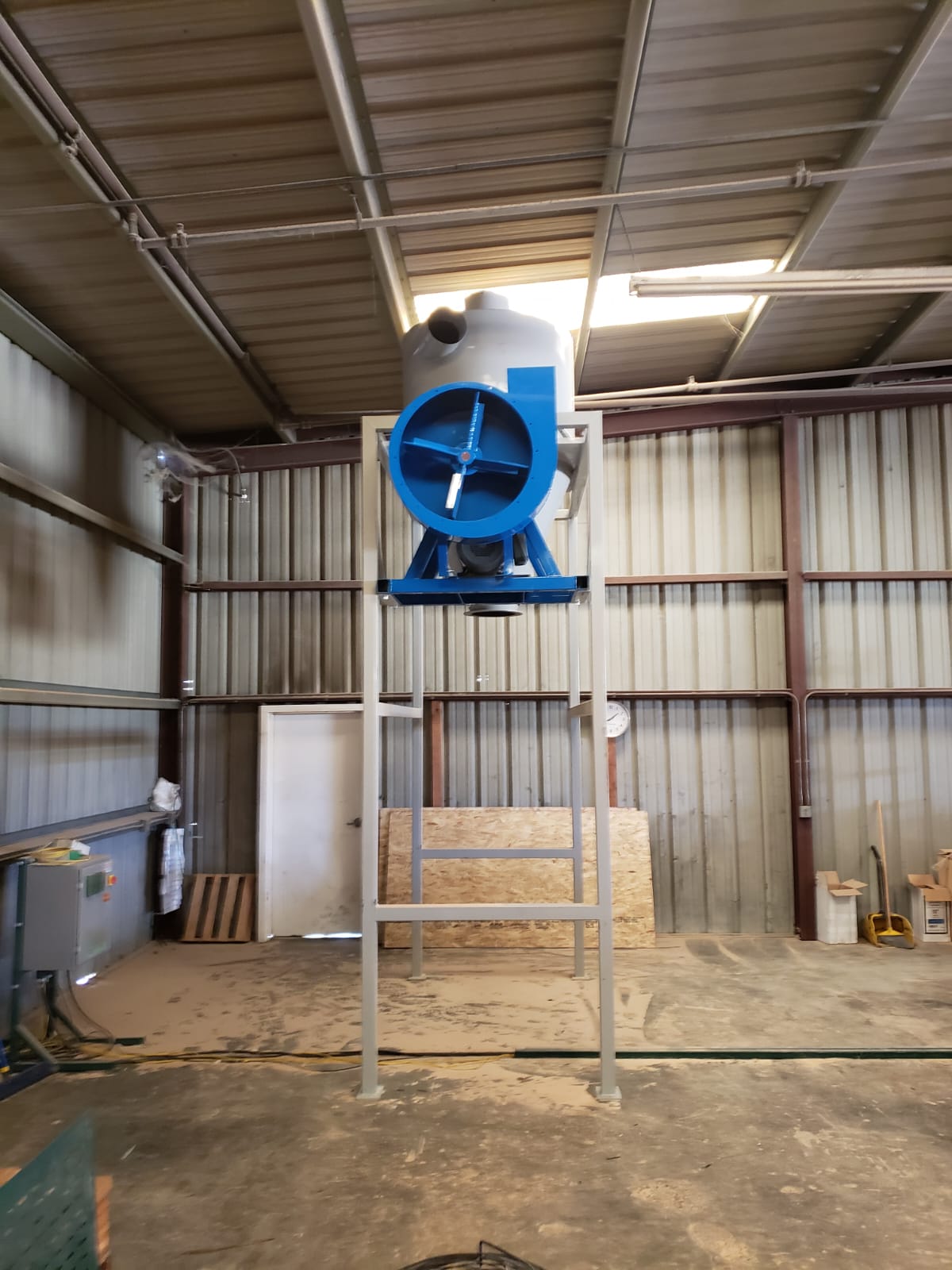 Cyclone dust collection system on fabricated stand
